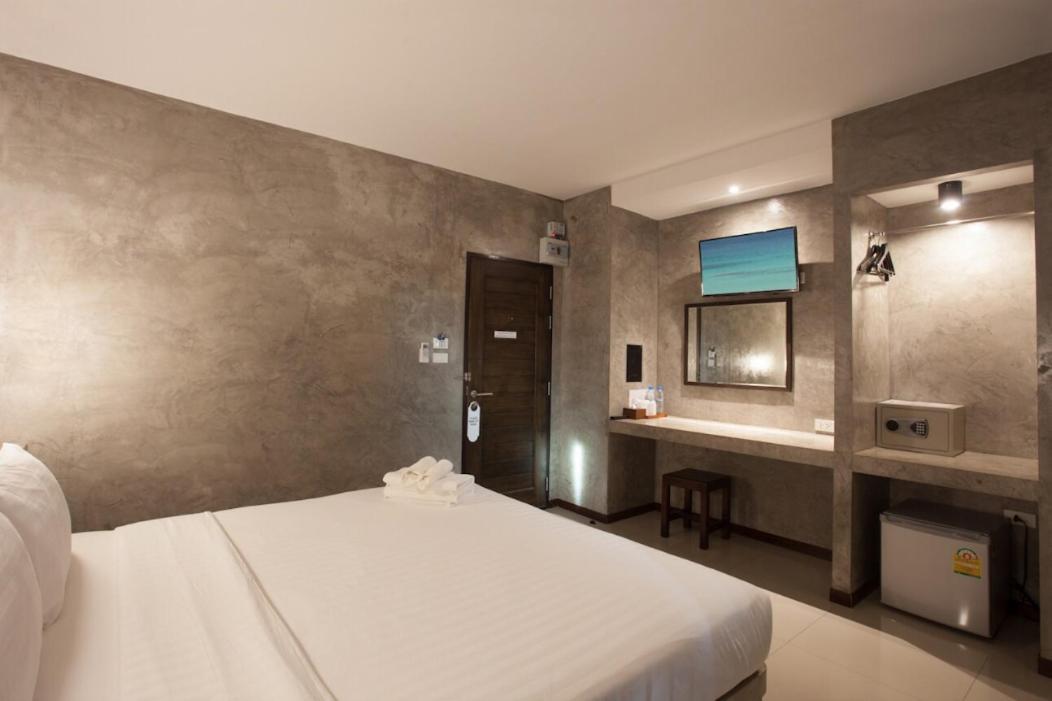 Ritsurin Boutique Hotel - โรงแรมริทสุริน บูติค Phuket Екстериор снимка