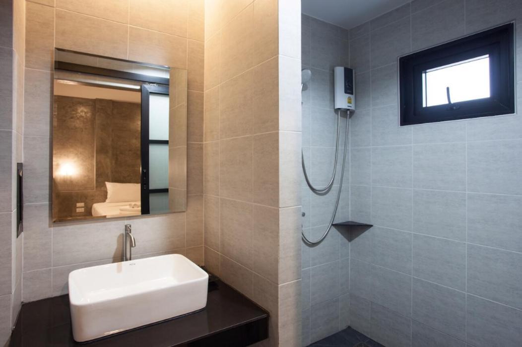Ritsurin Boutique Hotel - โรงแรมริทสุริน บูติค Phuket Екстериор снимка
