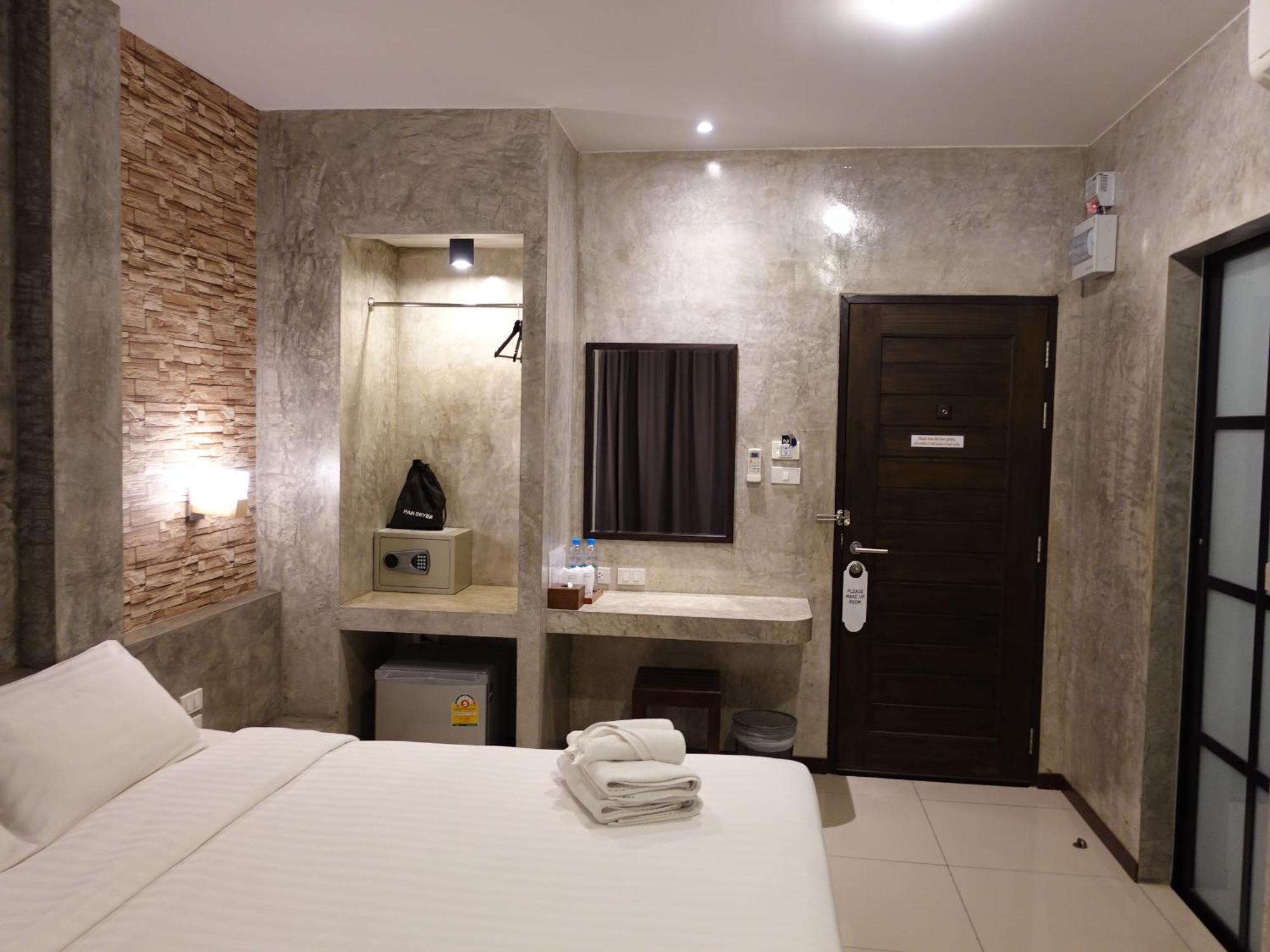 Ritsurin Boutique Hotel - โรงแรมริทสุริน บูติค Phuket Екстериор снимка
